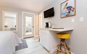 #Stayinmydistrict Hyde Park King Studio Suite